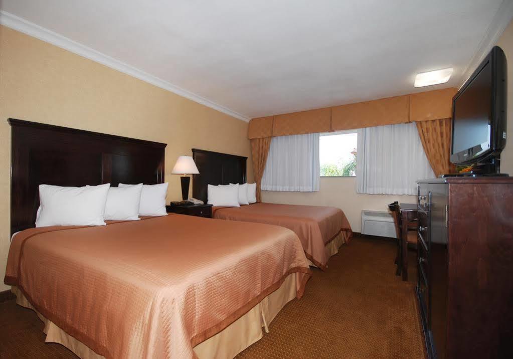 Pasadena Rose & Crown Hotel Екстер'єр фото