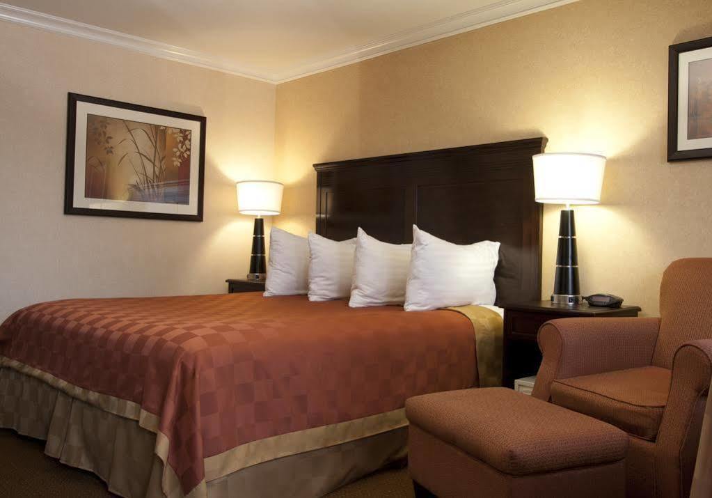 Pasadena Rose & Crown Hotel Екстер'єр фото