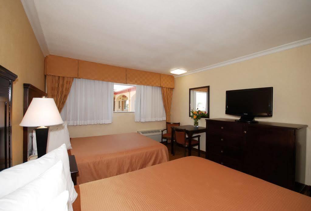 Pasadena Rose & Crown Hotel Екстер'єр фото