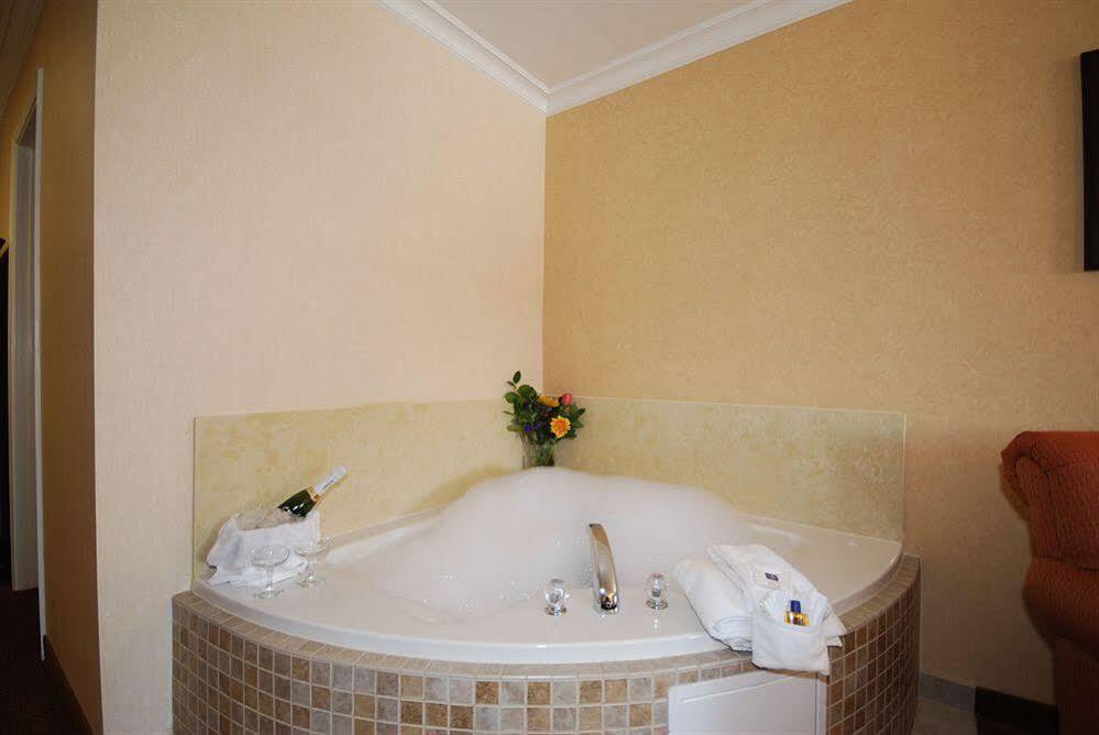 Pasadena Rose & Crown Hotel Екстер'єр фото